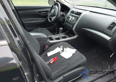 2015 Nissan Altima 2.5/2.5 S/2.5 Sl/2.5 Sv z USA, uszkodzony, nr VIN 1N4AL3AP3FC261533